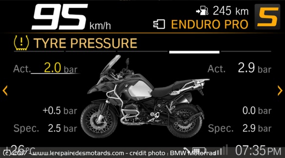 L'écran permet d'obtenir des informations supplémentaires sur la moto L'écran permet d'obtenir des informations supplémentaires sur la moto