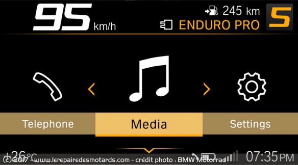 Il est ainsi possible d'intervenir sur son téléphone ou sa musique depuis le controleur au guidon Il est ainsi possible d'intervenir sur son téléphone ou sa musique depuis le controleur au guidon