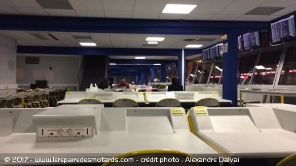 la salle de presse, assez vide