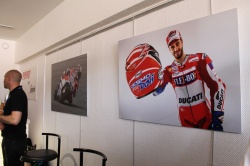 Visite d'Andrea Dovizioso en loge Ducati