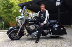 700 motards à Paris pour Johnny Hallyday