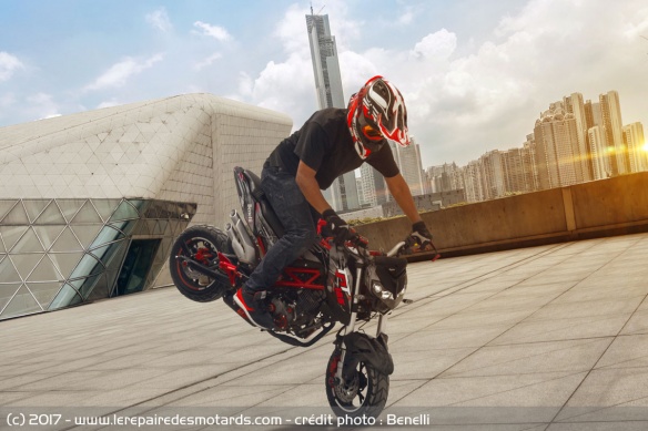 La TNT 125 affiche un gabarit qui rappelle la Honda MSX La TNT 125 affiche un gabarit qui rappelle la Honda MSX