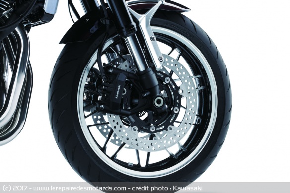 Le freinage est le même que sur la Z900