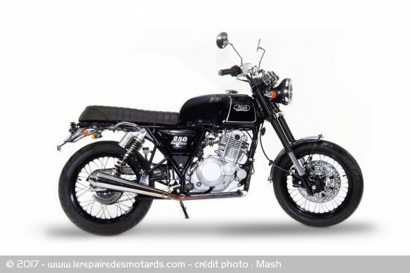 La Mash 250 Black Seven est identique visuellement à la 125cm3
