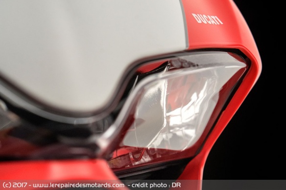Zoom sur le phare Ducati 959 Panigale Corse