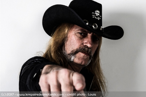 Kay a même été jusqu'à adopter le look de Lemmy Kilmister