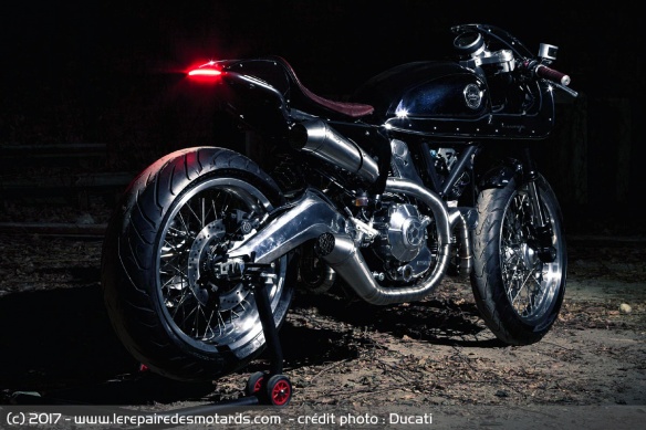 L'Essenza conserve la partie cycle d'origine du Scrambler L'Essenza conserve la partie cycle d'origine du Scrambler
