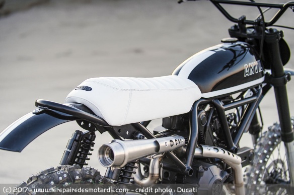 La prépa est un hommage à la Ducati 450 RT des années 70 La prépa est un hommage à la Ducati 450 RT des années 70