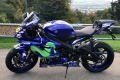 Un motard enterré moto