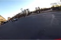 Un père noël motard poursuit automobiliste à Paris
