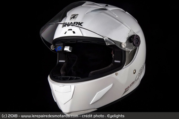 Le système s'adapte à la majorité des casques intégraux, jets et modulables Le système s'adapte à la majorité des casques intégraux, jets et modulables