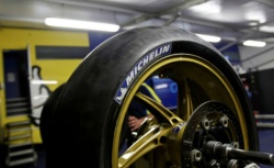 Des pneus de route en MotoGP