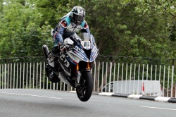 Michael Dunlop décroche sa 16e victoire sur le TT - crédit photo : IOMTT