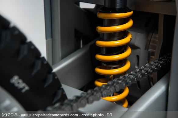 L'amortisseur Öhlins TTX est réglable L'amortisseur Öhlins TTX est réglable