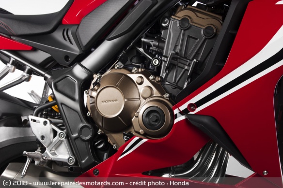 Le moteur, bridable en A2, délivre ici 93,3 ch et 63,5 Nm