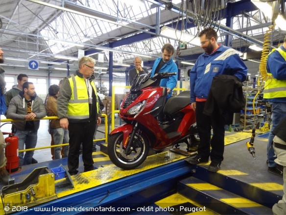 Scooter Peugeot Pulsion 125 en sortie des lignes de Mandeure