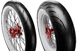 Pneus Avon Cobra Chrome à flancs blancs