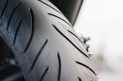 Promo : 15 € remboursés sur les pneus scooters - crédit photo : Bridgestone