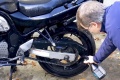 Nettoyer moto à eau