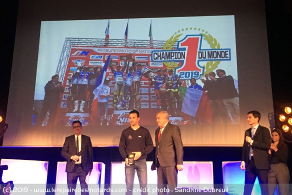 L'équipe de France victorieuse du Supermoto des Nations