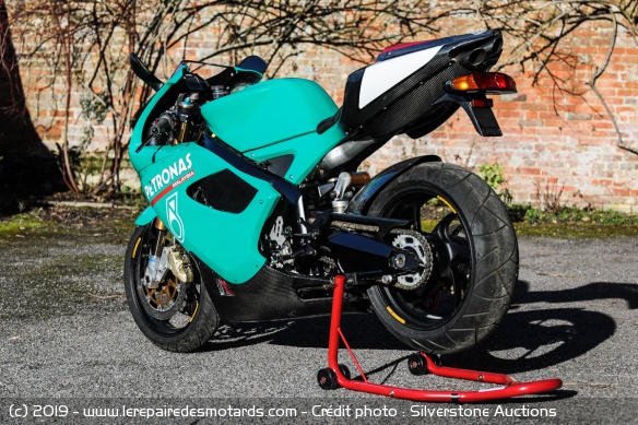 La moto a été remise en état par son propriétaire La moto a été remise en état par son propriétaire