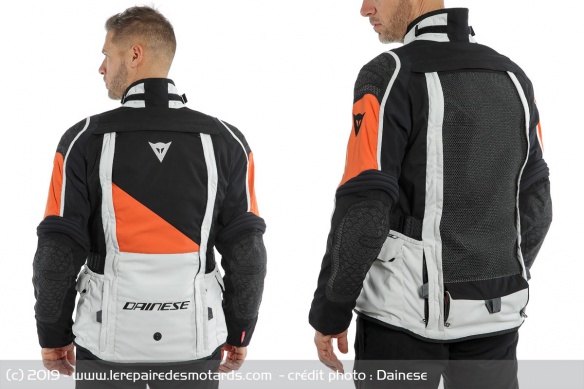 Le panneau de ventilation arrière de la veste D-Explorer 2 Le panneau de ventilation arrière de la veste D-Explorer 2