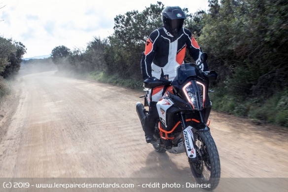 L'ensemble Dainese D-Explorer 2 L'ensemble Dainese D-Explorer 2