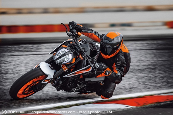 KTM 890 Duke R KTM 890 Duke R