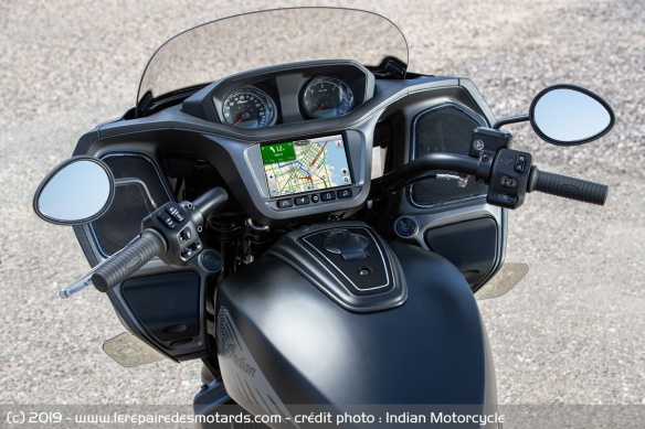 RideCommand de l'Indian Challenger Dark Horse