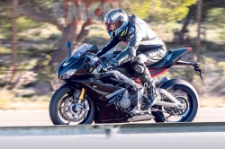 La Triumph Daytona 765 se précise - Crédit photo : MCN