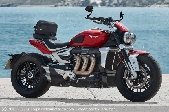 Triumph Rocket III R avec quelques accessoires
