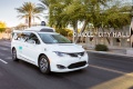 voiture autonome obéit à police