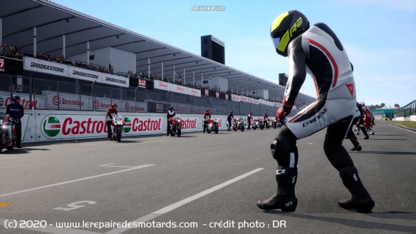 Le mode Endurance propose des départs type Le Mans, mais ceux-ci sont totalement automatisés Le mode Endurance propose des départs type Le Mans, mais ceux-ci sont totalement automatisés