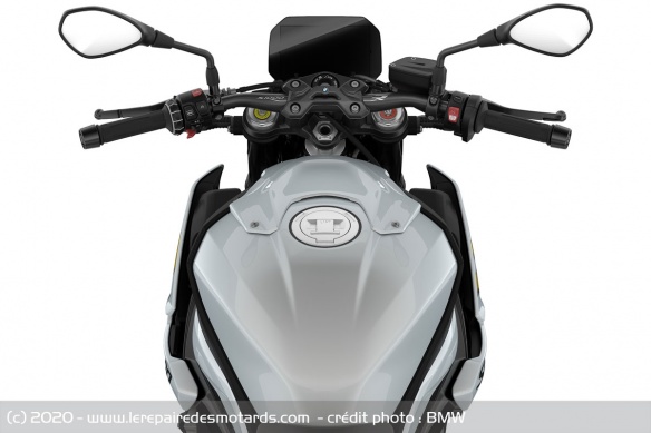 La S1000R reçoit un écran TFT de 6.5 pouces La S1000R reçoit un écran TFT de 6.5 pouces