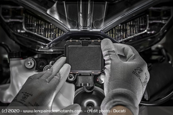Le radar avant permettra de gérer le régulateur de vitesse adaptatif Le radar avant permettra de gérer le régulateur de vitesse adaptatif