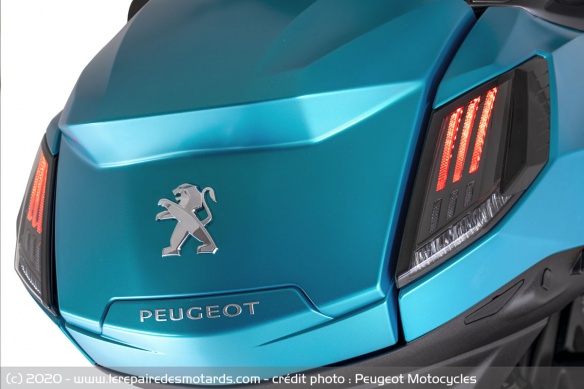 Le Metropolis adopte les codes stylistiques du constructeur auto