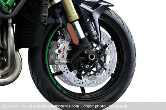 Kawasaki installe à l'avant des étriers Brembo Stylema Kawasaki installe à l'avant des étriers Brembo Stylema