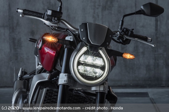 Phare avant de la Honda CB 1000 R Phare avant de la Honda CB 1000 R