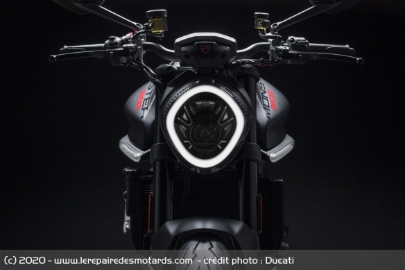 Phare avant à LED de la Ducati Monster 2021