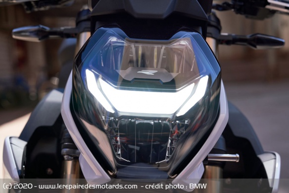 Le nouveau phare avant à LED de la S1000R Le nouveau phare avant à LED de la S1000R