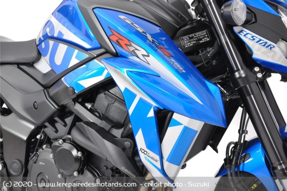 La GSX-S arbore le coloris du team Ecstar Suzuki de MotoGP La GSX-S arbore le coloris du team Ecstar Suzuki de MotoGP