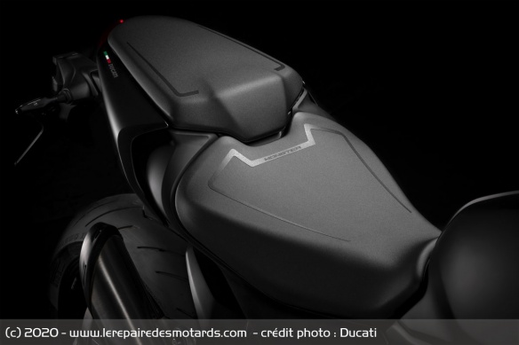 Selle biplace de la Ducati Monster 2021 Selle biplace de la Ducati Monster 2021