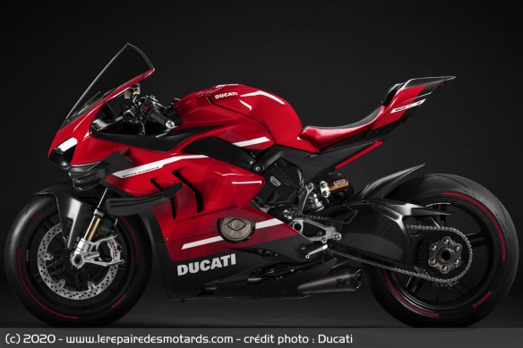 La Superleggera V4 est homologuée pour la route