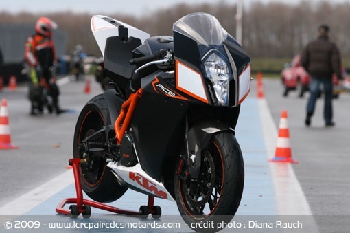 La RC8R va-t-elle enfin connaitre une remplaçante ? La RC8R va-t-elle enfin connaitre une remplaçante ?
