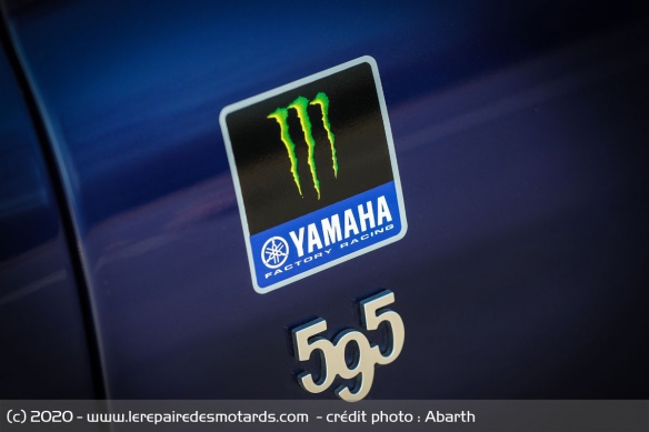 On retrouve les références au team MotoGP partout sur la voiture On retrouve les références au team MotoGP partout sur la voiture