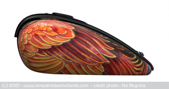 Un r&eacute;servoir tatou&eacute; sign&eacute; Jo Harrison