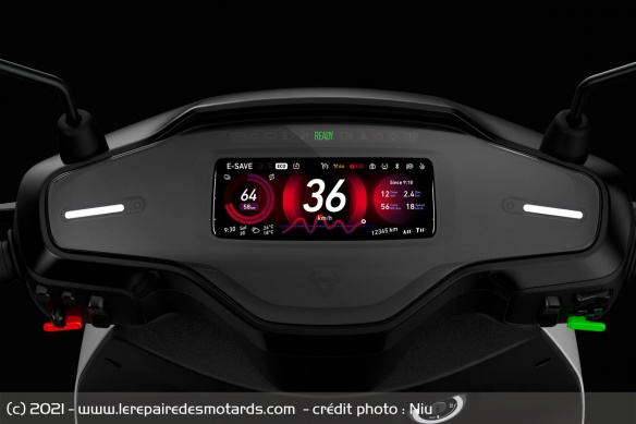Le nouveau compteur TFT est personnalisable via l'application Le nouveau compteur TFT est personnalisable via l'application
