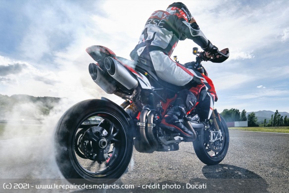 Les Hypermotard 950 2022 seront disponibles dès juin Les Hypermotard 950 2022 seront disponibles dès juin