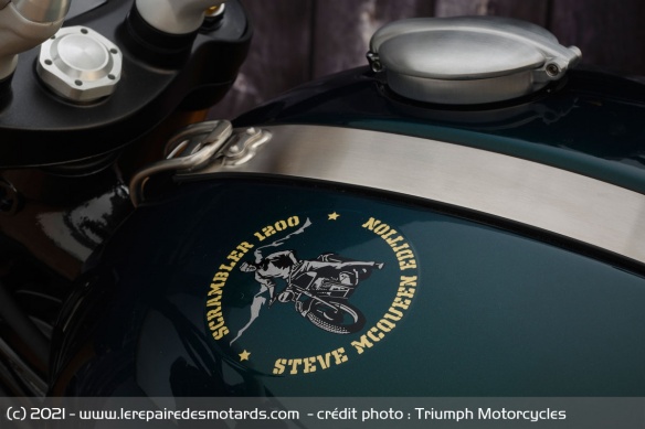 Logo McQueen, sangle en alu et bouchon Monza Logo McQueen, sangle en alu et bouchon Monza