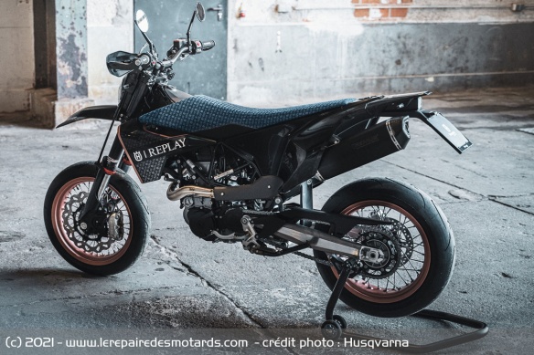 Husqvarna 701 Supermoto Replay Husqvarna 701 Supermoto Replay